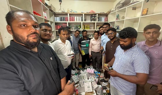 নকল প্রসাধনী বিক্রির অভিযোগে বরিশালে প্রতিষ্ঠান সিলগালা, জরিমানা