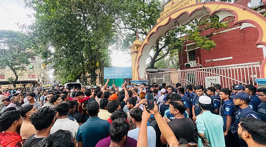 কুমিল্লায় বিএনপি নেতা আটক, থানা ঘেরাও ও বাস টার্মিনাল অবরোধ
