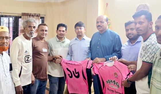 সীতাকুণ্ডে নতুন কুঁড়ি স্পোর্টসের জার্সি উন্মোচন