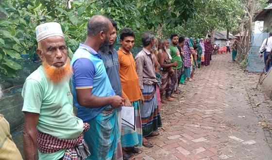 কয়রায় মিথ্যা মামলায় হয়রানির প্রতিবাদে মানববন্ধন