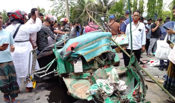 মুক্তাগাছায় ট্রাক-সিএনজি অটোরিকশার সংঘর্ষে নিহত ৪