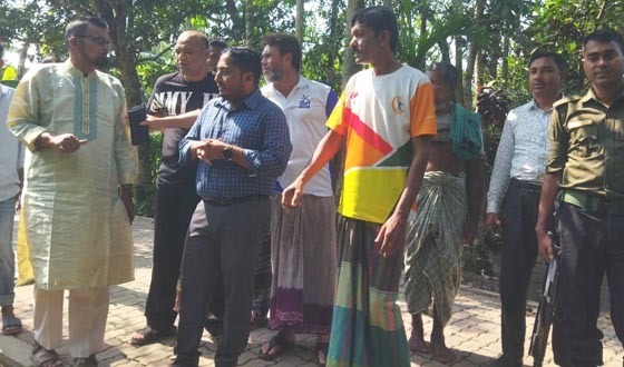 কিশোরগঞ্জের খাল ও কৃষকদের তলিয়ে যাওয়া জমি পরিদর্শনে ইউএনও