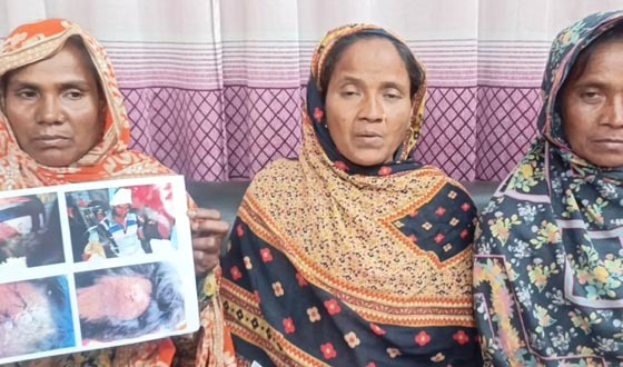 তানোরে মামলা করায় বাদির স্বামীকে মারপিট, বাড়িতে আগুন