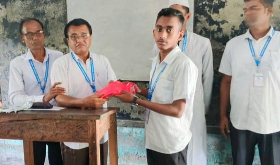 খাজরায় স্কুল শিক্ষককে বিদায় সংবর্ধনা