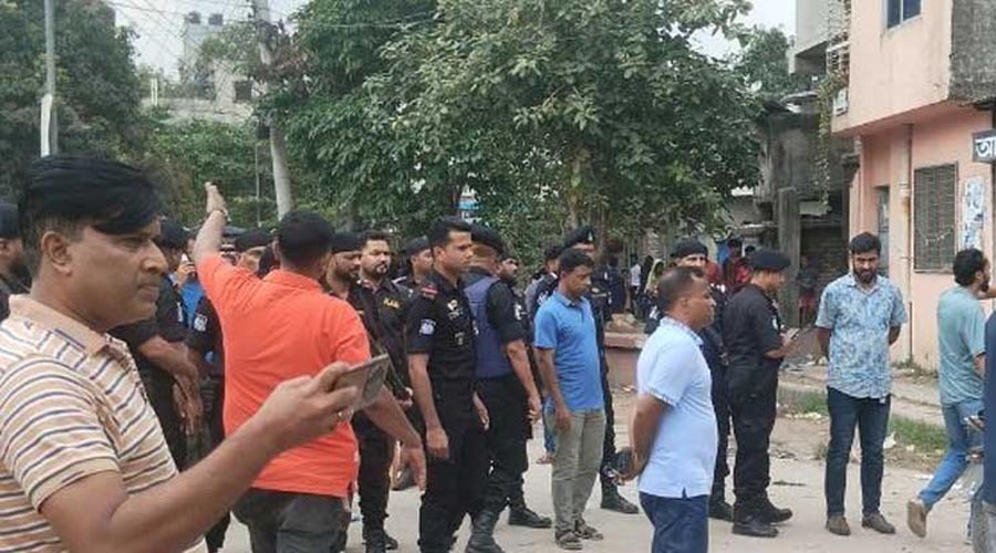 নারায়ণগঞ্জে র‌্যাবের অভিযানে হামলা, ধারালো অস্ত্রের আঘাতে আহত তিন সদস্য