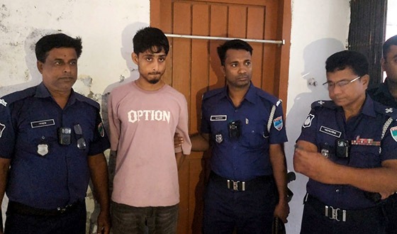 নড়াইলে স্ত্রীকে কুপিয়ে হত্যা, স্বামী গ্রেফতার