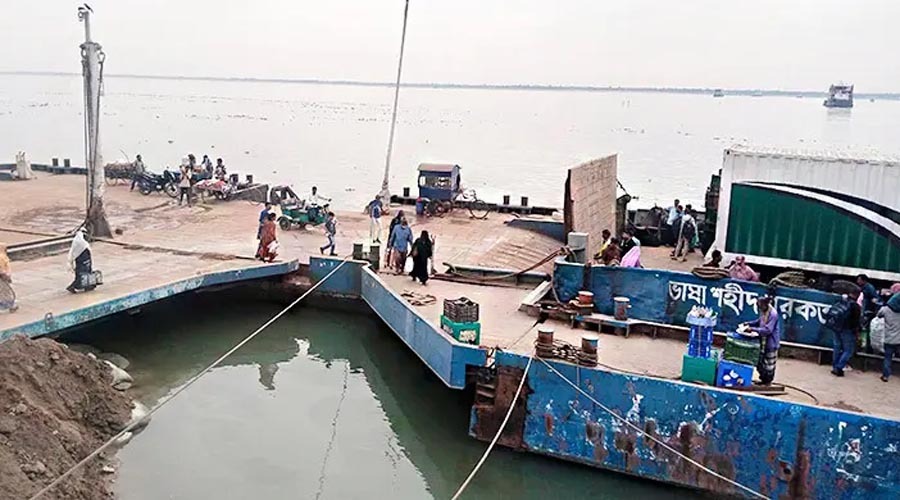 কালবৈশাখীর তাণ্ডব, ২ নৌরুটে বন্ধ ফেরি চলাচল