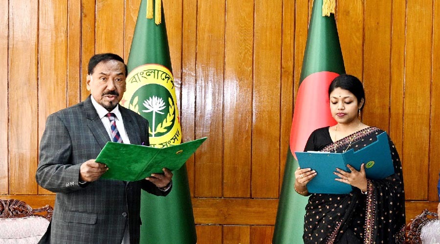 শপথ নিলেন এনসিপির নুসরাত তাবাসসুম