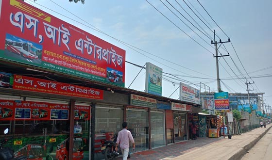 কলাতলীতে গভীর রাতে দোকান নির্মাণ করে সকালে উদ্বোধন