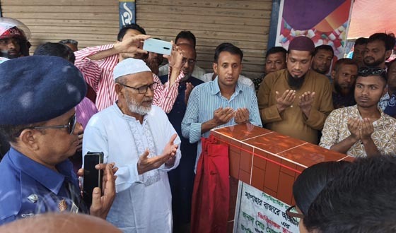 সাপাহারে আরসিসি সড়ক নির্মাণ কাজের ভিত্তিপ্রস্তর স্থাপন