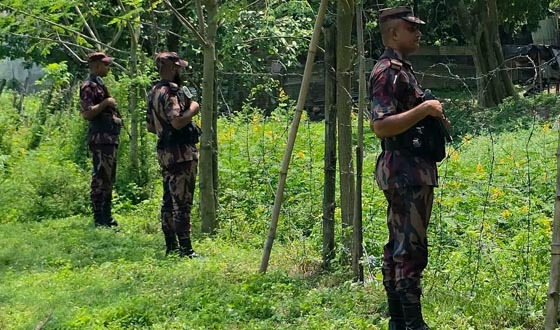 অবৈধ অনুপ্রবেশ ঠেকাতে হিলি সীমান্তে সতর্ক অবস্থায় বিজিবি