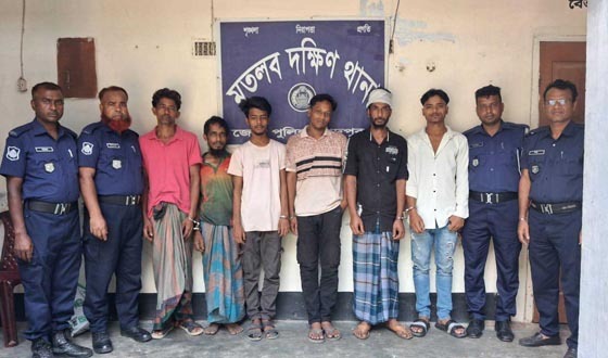 মতলবে ৫ মাদক ব্যবসায়ীসহ ৬ আসামি গ্রেফতার