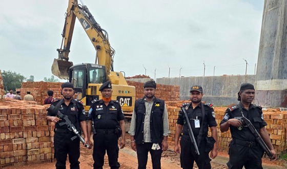 রংপুরে ২ ইটভাটায় অভিযানে জরিমানাসহ চিমনী ধ্বংস
