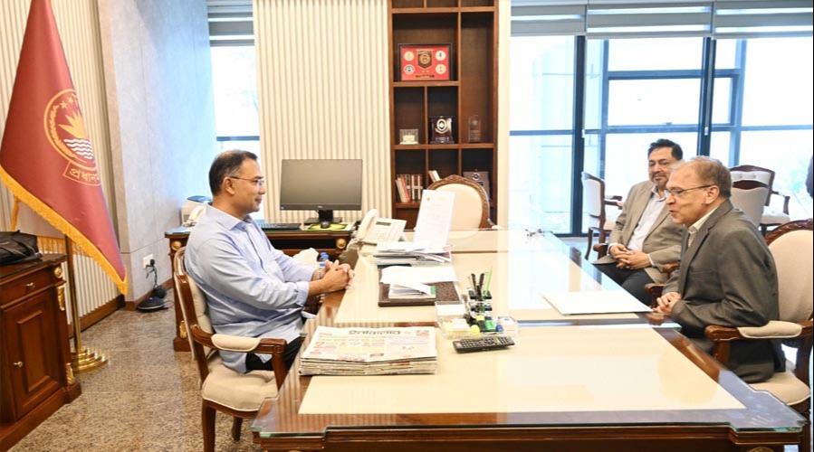 প্রধানমন্ত্রীর সঙ্গে টিআইবি প্রধানের বৈঠক, আন্তর্জাতিক সম্মেলনের প্রস্তাব