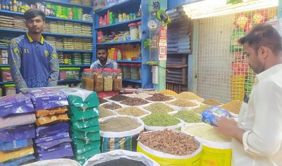হিলি বাজারে জমে উঠেছে মসলার বেচাকেনা, কমেছে দাম