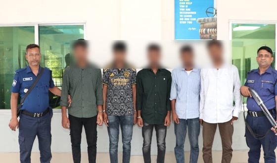 পুলিশ কনস্টেবল নিয়োগ পরীক্ষায় ডিভাইস ব্যবহার, আটক ৫