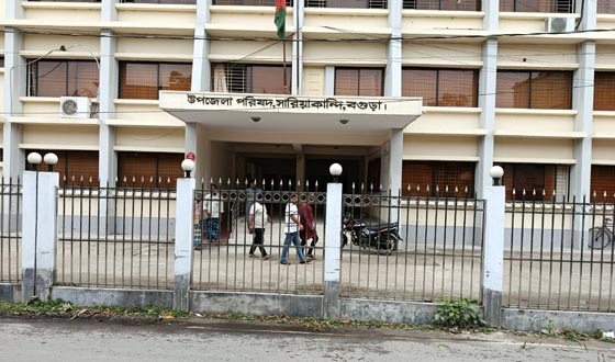 সারিয়াকান্দি বিদ্যালয়ে শিক্ষকদের প্রাইভেট বাণিজ্য