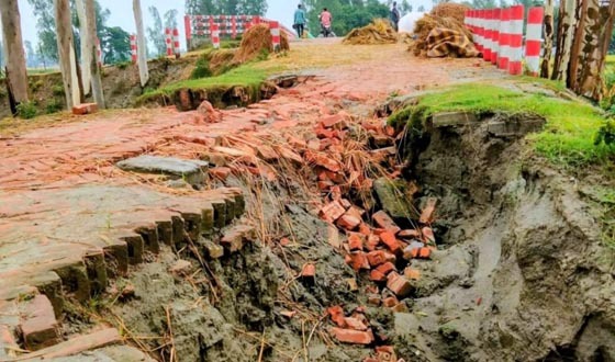 চিলমারীতে সংযোগ রাস্তায় ব্রীজের ধস, জনভোগান্তি চরমে