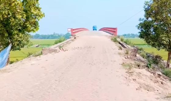 তানোরে বিলকুমারী বিলের সেতুর সংযোগ ১৩ বছরেও পাঁকা হয়নি