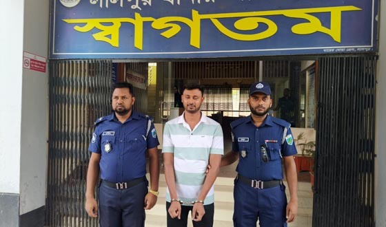 লালপুরে পার্কে বিদেশি নাগরিকদের হয়রানি, গ্রেফতার ১