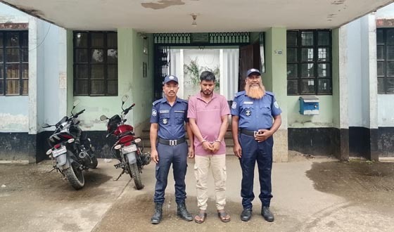 আটোয়ারীতে অনলাইন ক্যাসিনো জুয়ারু আটক