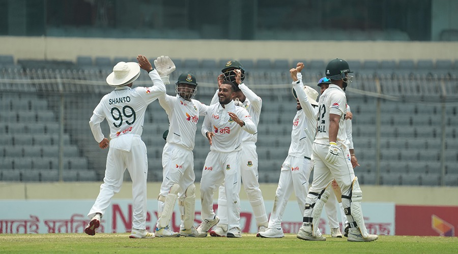 লিড নিয়ে দিন শেষ করলো টাইগাররা