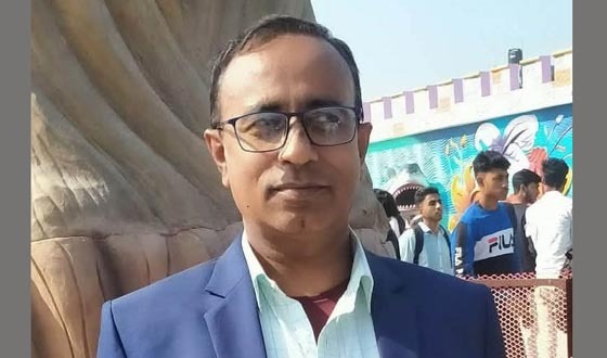 সড়ক পার হওয়ার সময় ট্রাকের চাকায় মোটরসাইকেল চালক নিহত