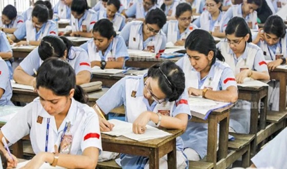 দরগাহপুর পরীক্ষা কেন্দ্রে আর্সের ছাত্রীর কমার্সের প্রশ্নে পরীক্ষা নেয়ার অভিযোগ