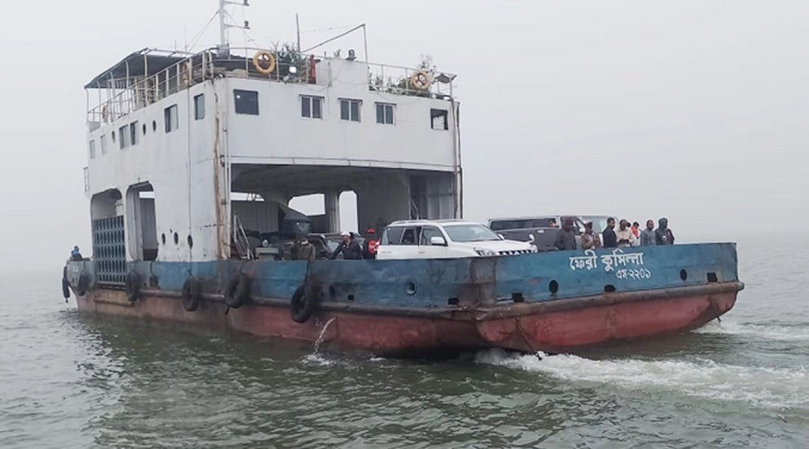ফেরিতে গাড়ি ওঠা-নামার নির্দেশনা মানতে অনীহা যাত্রীদের মধ্যেও