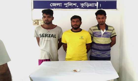 রাজারহাটে ৩ মাদককারবারী গ্রেফতার