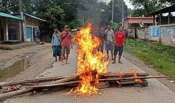 বাঘাইছড়ি-সাজেক-দীঘিনালা সড়কে আধাবেলা অবরোধ