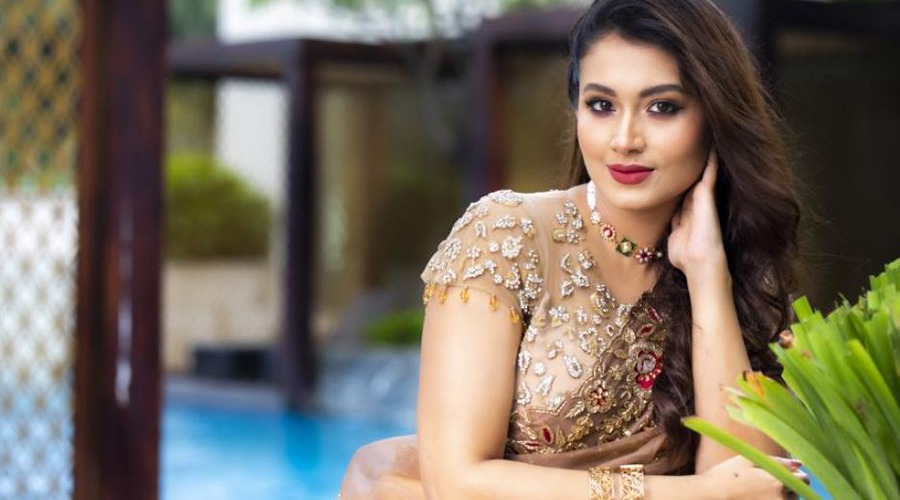 কাঁদতে কাঁদতে মায়ের অবদানের কথা শোনালেন ফারিণ