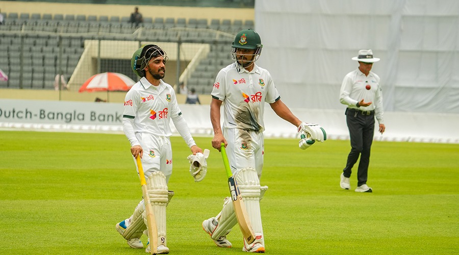 চতুর্থ দিন শেষে সুবিধাজনক অবস্থানে বাংলাদেশ