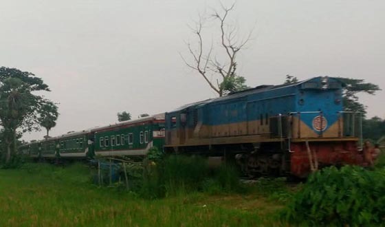 ঢাকা-ময়মনসিংহ রেলপথে সাময়িক ট্রেন চলাচল বন্ধ