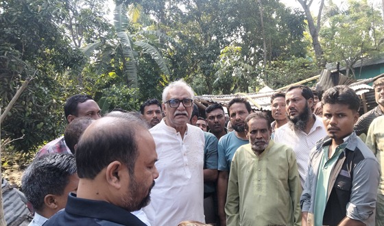 বাঘায় আগুনে পুড়ল কৃষকের স্বপ্ন, দগ্ধ গৃহীনি হাসপাতালে