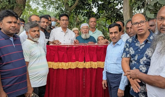 নওগাঁয় সড়ক সংস্কার কাজের উদ্বোধন করলেন এমপি ধলু