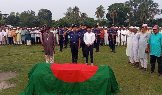 বিরলে বীরমুক্তিযোদ্ধা মাজেদুর রহমানের দাফন সম্পন্ন