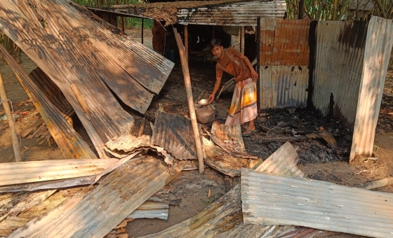 বাগমারায় মুদি দোকানে  আগুন, লক্ষাধিক টাকার ক্ষতির