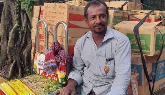 বাগমারায় গলায় ফাঁস দিয়ে ভ্যানচালকের আত্মহত্যা