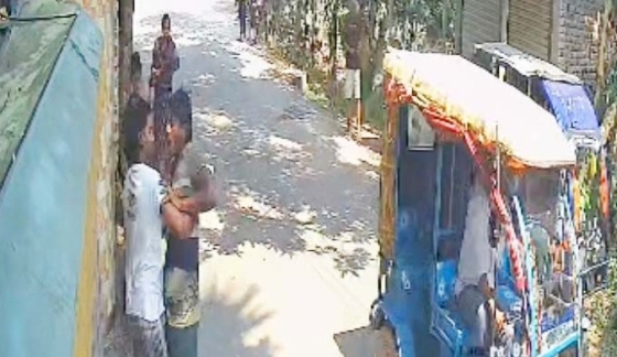 কালীগঞ্জে প্রবাসীর বাড়ীতে হামলা ও চাঁদা দাবীর অভিযোগ