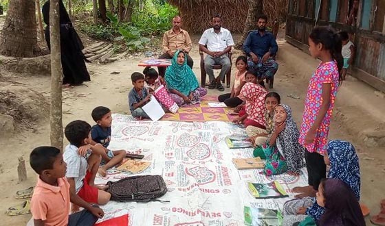 বাবা ও মাকে নিয়ে ডাঙ্গায় ঘরে থাকতে চাই, ২ বোনের উদ্যোগ