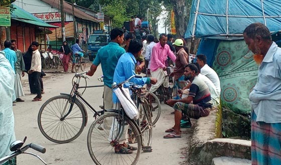 রাণীশংকৈলে মানুষ হাট-জীবন বেঁচে থাকার এক কঠিন যুদ্ধ