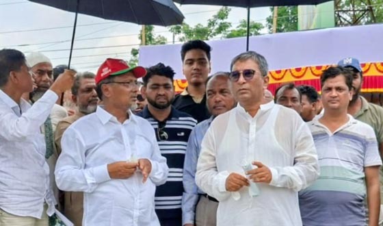 চাঁদপুরে খাল পুনঃখননের স্থান পরিদর্শনে এমপি ফরিদ আহম্মেদ