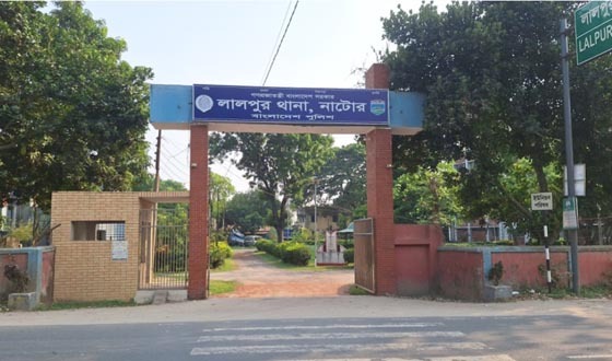 লালপুরে ভ্যানচালককে বেঁধে ভ্যান ছিনতাই