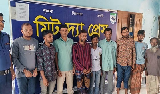 ওয়ারেন্টভুক্ত ৯ আসামিকে গ্রেফতার