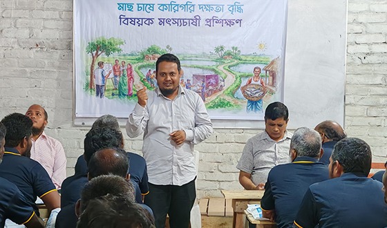 বীরগঞ্জে মাছের অধিক ফলন ও লাভজনক চাষে প্রশিক্ষণ