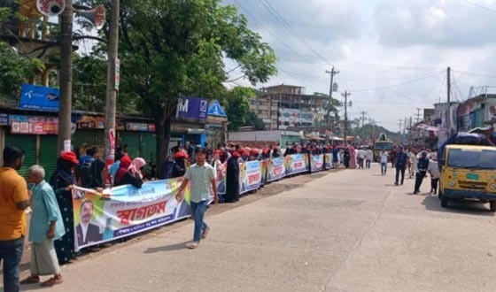 প্রধানমন্ত্রীকে স্বাগত জানাতে কুমিল্লায় পথে নেতা-কর্মীদের ঢল