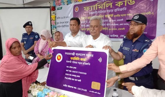 সেনবাগে ৩৮৮ জন পরিবার পেল ফ্যামেলি কার্ড