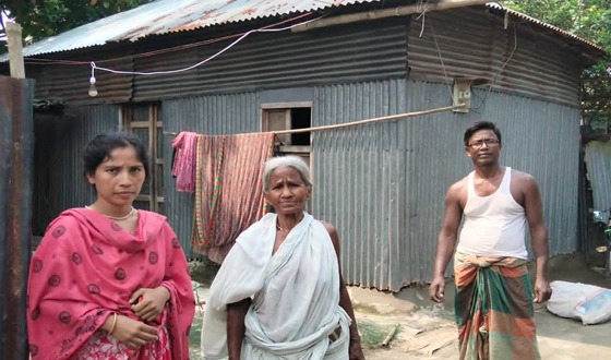 কুকুরের কামড়ে মৃত পরিবারগুলোতে নেমে এসছে অন্ধকার