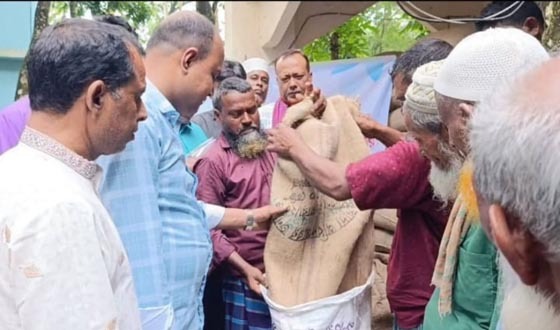 রাজিবপুর ইউনিয়নে ঈদ উপলক্ষে ভিজিএফের চাল বিতরণ